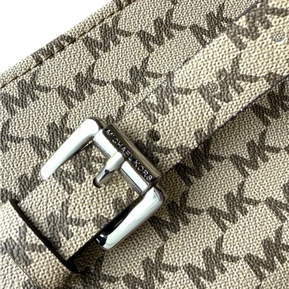 Michael Kors Tan and White Women's Belt Fanny Bag SM Size - Picture 4 of 8